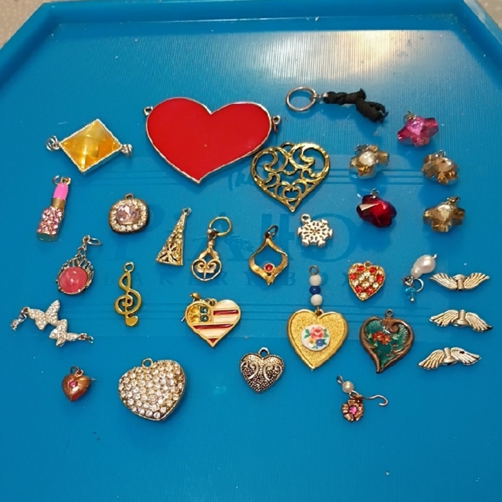 Assorted Women's Jewelry Charm/Pendant Set with Red Heart Pendant